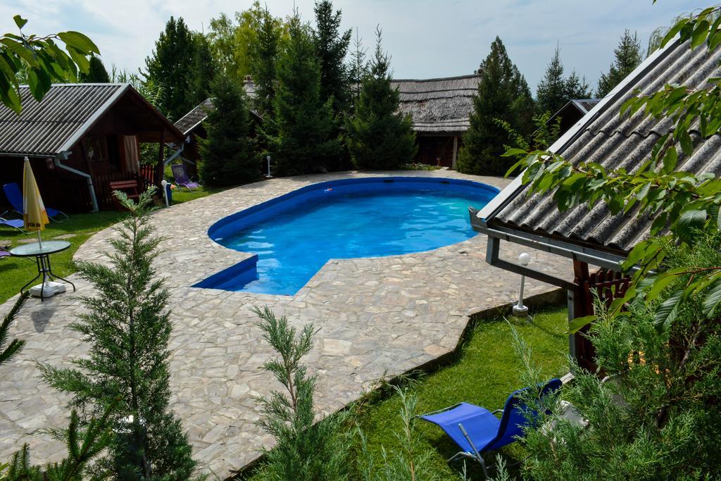 Camping Robinson Country Club Oradea Exterior foto