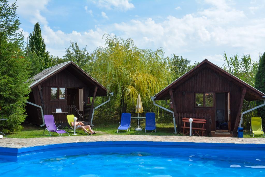 Camping Robinson Country Club Oradea Exterior foto