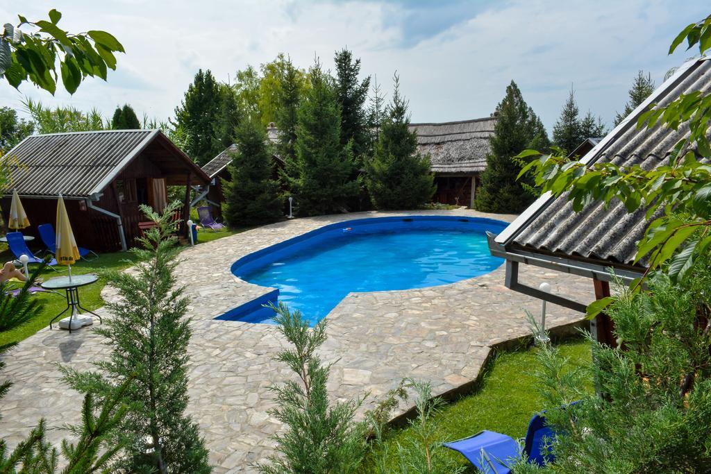 Camping Robinson Country Club Oradea Exterior foto
