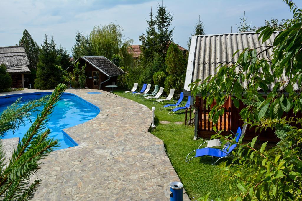 Camping Robinson Country Club Oradea Zimmer foto