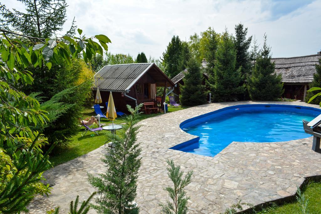 Camping Robinson Country Club Oradea Exterior foto