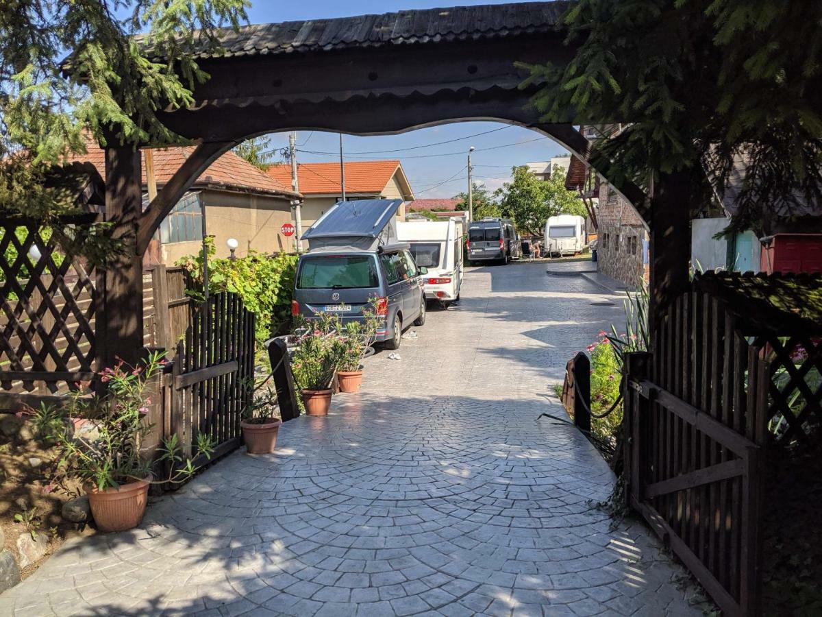 Camping Robinson Country Club Oradea Exterior foto